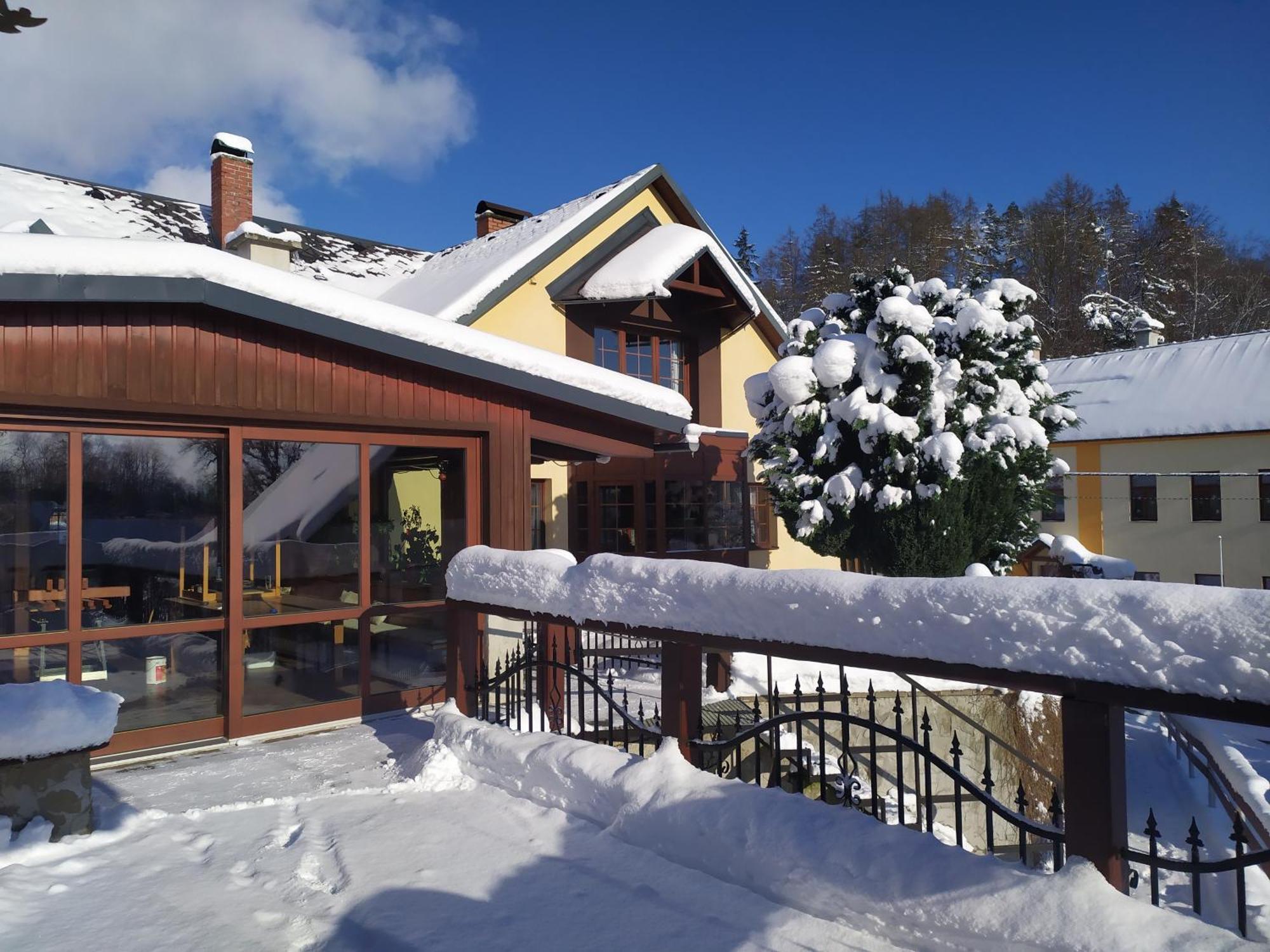 Ubytovani U Bohouse Jilemnice Exterior foto